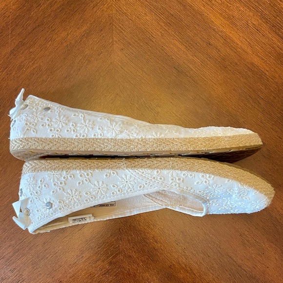 UGG Quilted Canvas Shoe - Size 5 - Picture 6 of 9